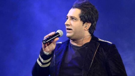 خواننده معروف ایرانی لیدر تماشاگران شد +ویدیو 