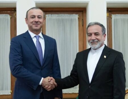 دیدار دبیر شورای امنیت ارمنستان با عراقچی