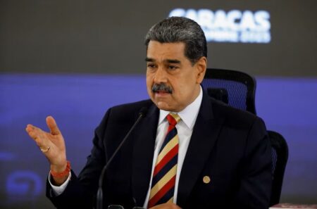 مادورو: هشت کشتی جنگی آمریکا با هزار و ۲۰۰ موشک ونزوئلا را هدف‌گیری کرده‌اند