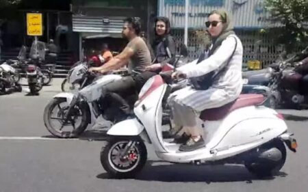 دولت: ممنوعیتی برای صدور گواهینامه موتورسیکلت زنان وجود ندارد