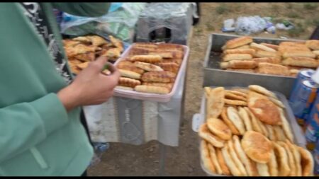 ویدیو| ساندویچ فروشی‌های متفاوت ورزشگاه تاجیکستان را تماشا کنید