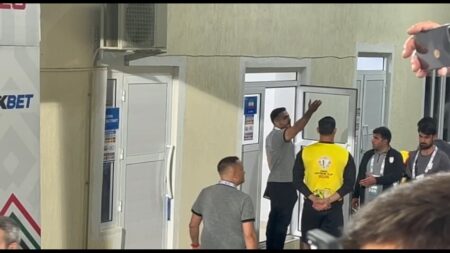 جنجال در دیدار با تاجیکستان؛ درگیری بازیکنان داخل زمین و مربیان بعد از اتمام بازی! +ویدیو