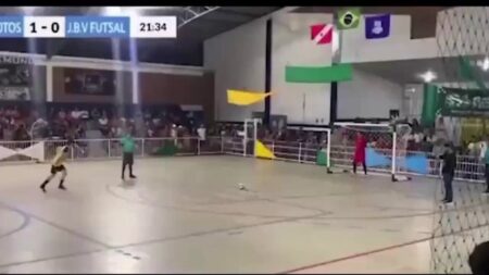 ویدیوی تلخ از مرگ تکان‌دهنده دروازه‌بان برزیل بخاطر ضربه توپ!