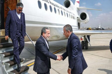 عراقچی وارد قاهره شد - ایمنا