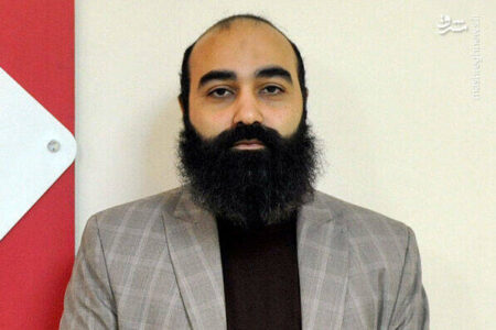 ادیبی هنوز زنده است!