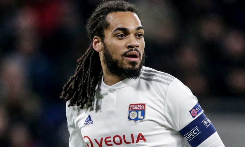 بمب سرخ‌ها آماده انفجار؛ مذاکره پرسپولیس با مدافع سابق منچسترسیتی و لیون