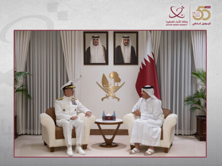دیدار و گفت وگوی نخست وزیر قطر و فرمانده سنتکام در دوحه