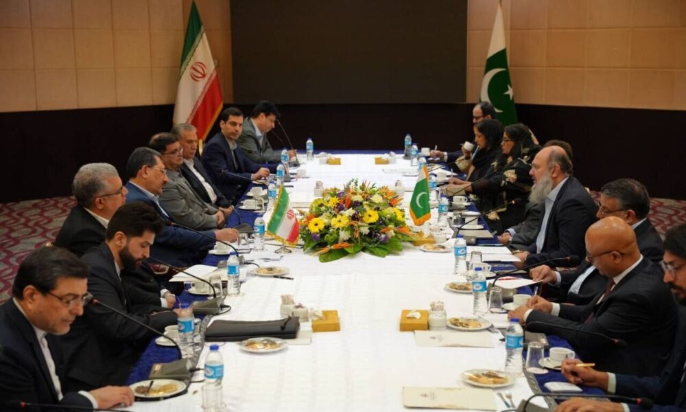 تأکید ایران و پاکستان بر افزایش تبادلات تجاری تا ۱۰ میلیارد دلار