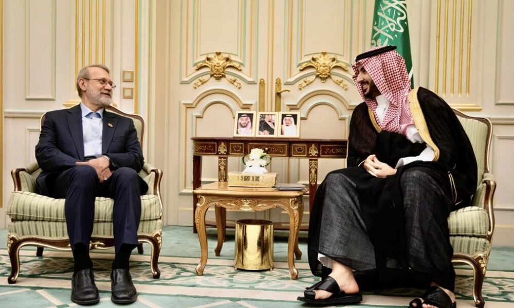 دیدار علی لاریجانی با وزیر دفاع عربستان سعودی در ریاض