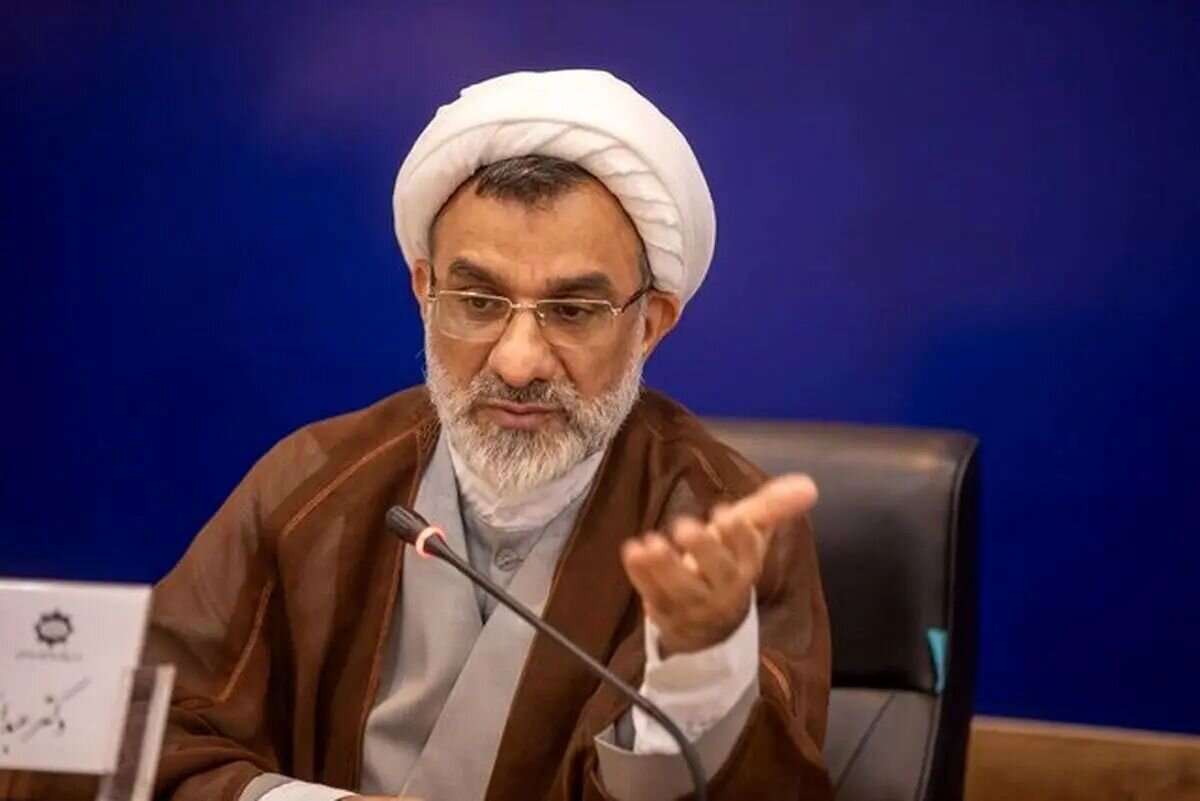 دبیر شورای عالی انقلاب فرهنگی: باید با برهنگی و کشف حجاب برخورد کنیم