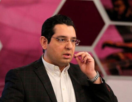 کنایه تند محمدرضا احمدی به دروازه‌بان استقلال: با این سن و سال نمی‌توانی توپ را جمع کنی! +ویدیو