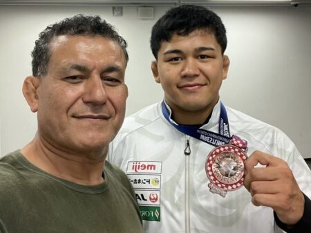 ورزشکار ایرانی پرچم ژاپن را بالا برد