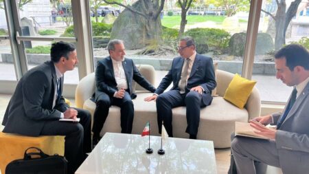 عراقچی با وزیر امور خارجه قبرس دیدار کرد عراقچی با وزیر امور خارجه قبرس دیدار کرد