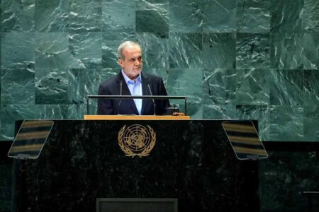 ایران همواره در برابر تندبادهای تاریخ سربلند ایستاده است