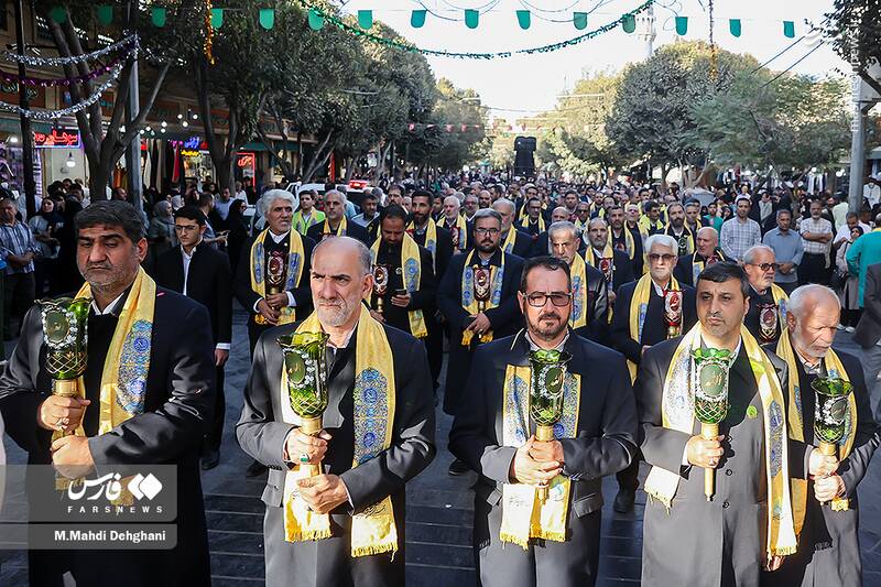 عکس/ حال و هوای شب میلاد حضرت عبدالعظیم در حرم ری عکس/ حال و هوای شب میلاد حضرت عبدالعظیم در حرم ری