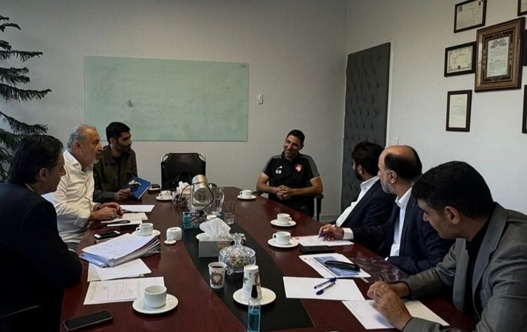 هیات مدیره پرسپولیس تکلیف وحید هاشمیان را مشخص کرد