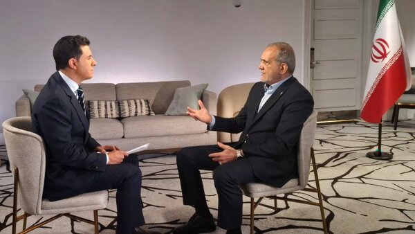 پاسخ پزشکیان به مجری آمریکایی: نظر من درباره ماجرای مهسا امینی و حجاب در ایران…