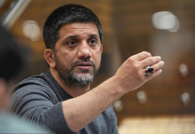 علیرضا دبیر بازهم به آنور آبی‌ها حمله کرد: فقط بلدند سیاه‌نمایی کنند