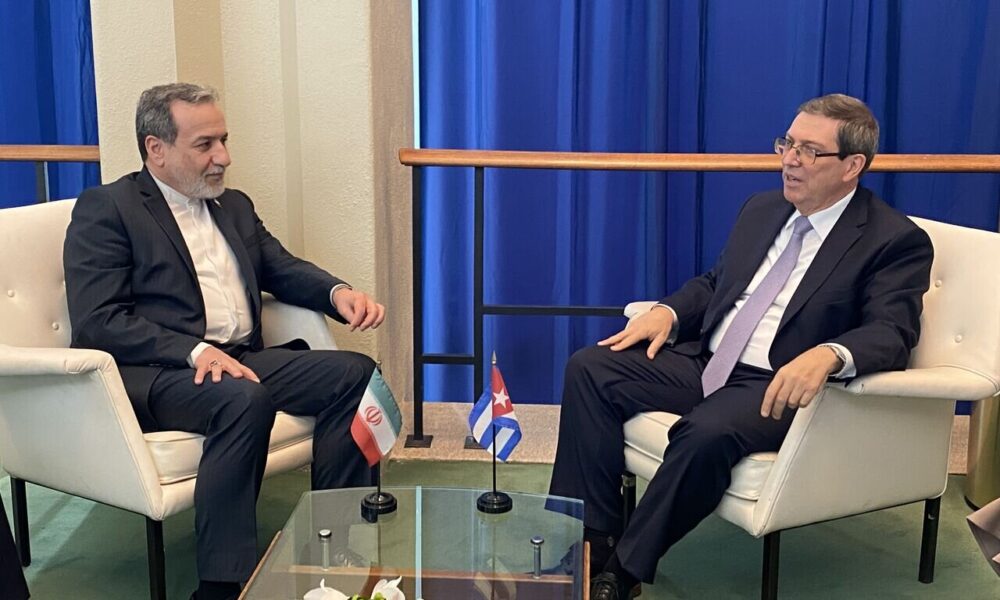 عراقچی با وزیر خارجه کوبا دیدار و گفت‌وگو کرد