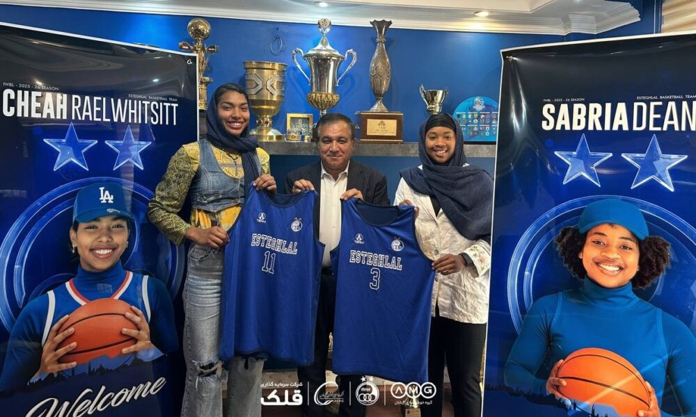 استقلال با دو دختر آمریکایی قرارداد بست +عکس استقلال با دو دختر آمریکایی قرارداد بست +عکس