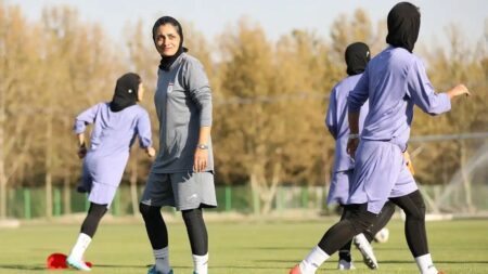 عجایب تیم ملی فوتبال زنان در آستانه جام ملت‌ها؛ خانم مربی اعتقادی به دستیار ندارد!