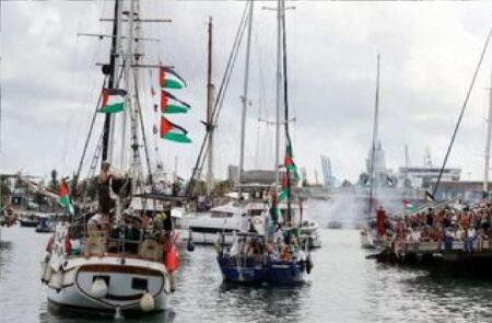 اعلام حالت اضطراری در ناوگان «صمود» / قایق‌های جنگی اسرائیل نزدیک شدند