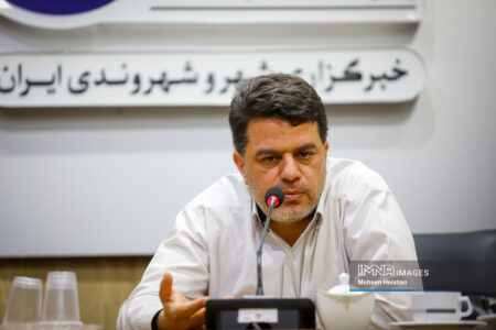 درس گرفتن از گذشته، کلید حرکت آینده است درس گرفتن از گذشته، کلید حرکت آینده است