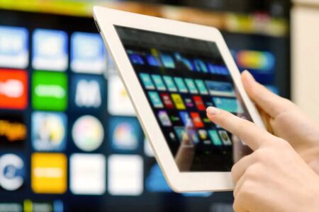 کودکان و نوجوانان را در شبکه‌های اجتماعی مراقبت کنید