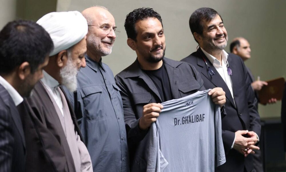 هدیه علیرضا دبیر و کشتی‌گیران به قالیباف چه بود؟ +تصاویر