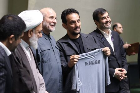 هدیه علیرضا دبیر و کشتی‌گیران به قالیباف چه بود؟ +تصاویر