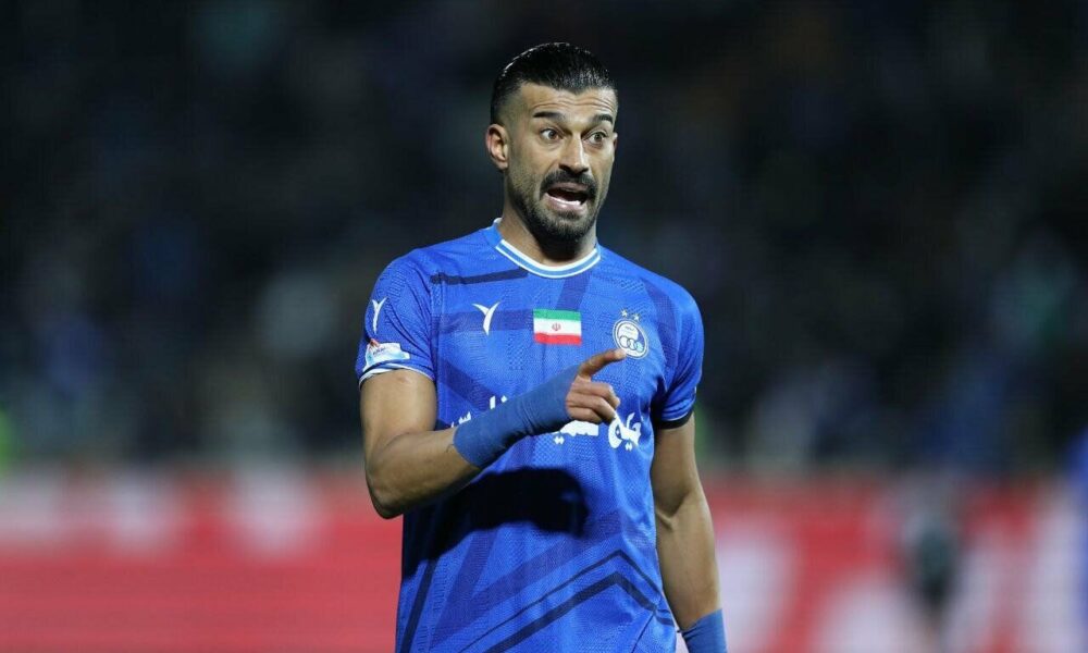 رفتار عجیب رامین رضاییان در تمرین استقلال همه را شوکه کرد! رفتار عجیب رامین رضاییان در تمرین استقلال همه را شوکه کرد!