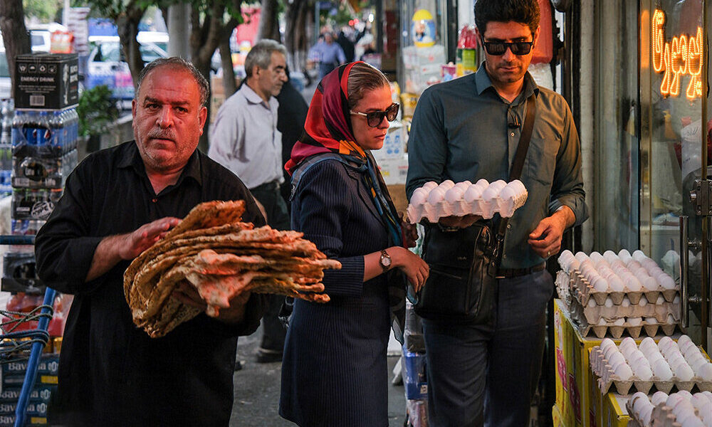 مسئولان مردم را فراموش کرده‌اند