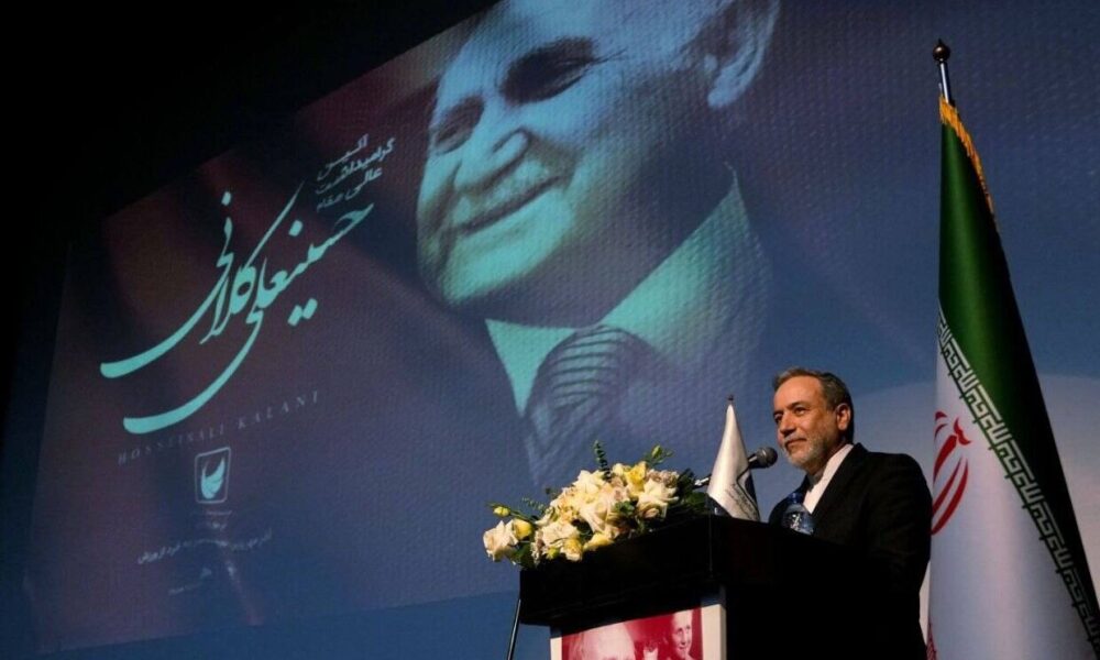 عراقچی: ویزای جام جهانی را پیگیری می‎‌کنیم