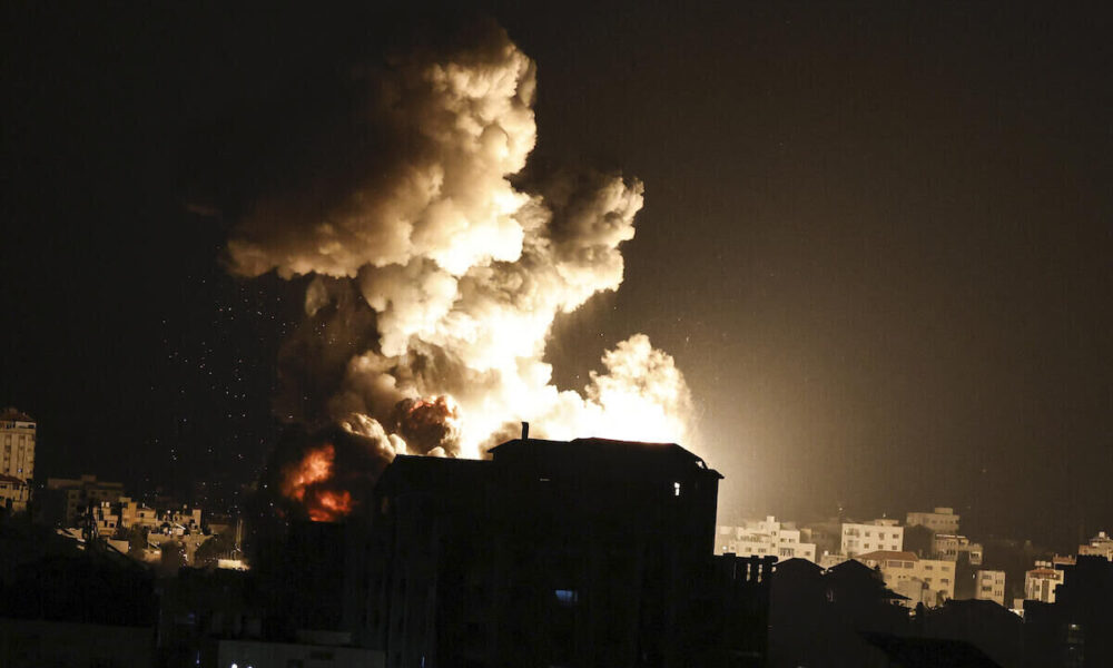 ادامه بمباران غزه باوجود اعلام دستیابی به توافق آتش‌بس