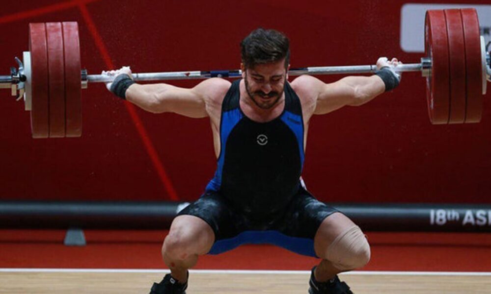 واکنش عجیب کیانوش رستمی بعد از مسابقه دیشب با پرچم کوزوو! واکنش عجیب کیانوش رستمی بعد از مسابقه دیشب با پرچم کوزوو!