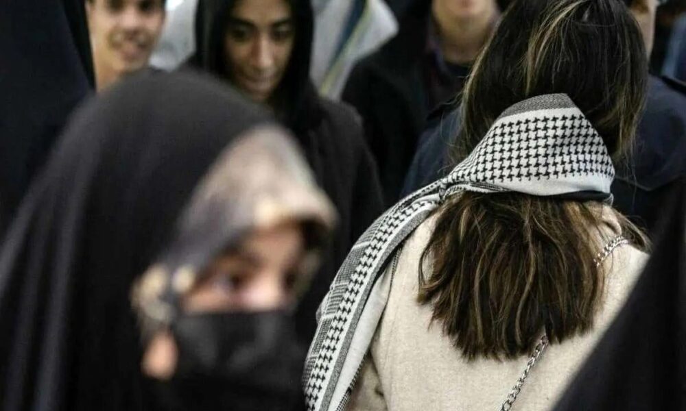 می‌ترسند به شعام گیر بدهند چسبیده‌اند به باهنر/ الان آرزویشان این است زنان پوششی مثل «مهسا امینی» داشته باشند!