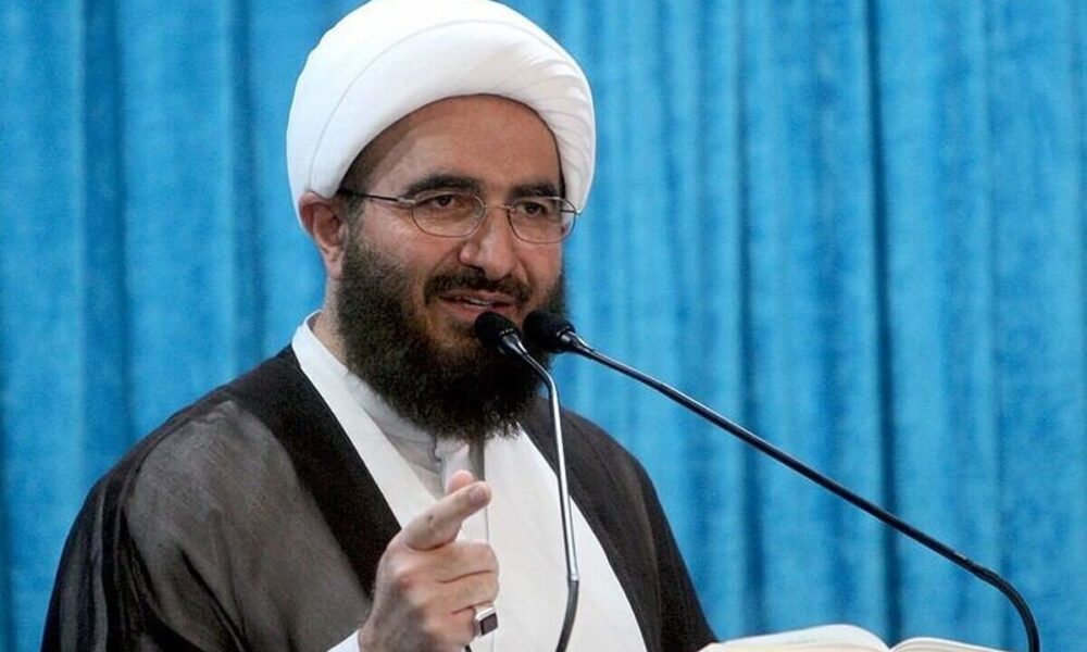 آقای حاج علی اکبری! فقط شما حرف بزنید، بقیه زبان‌شان را ببندند؟