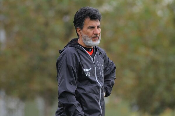 شاهرخ بیانی: آقای عراقچی، به جای کری‌خوانی برای استقلال یقه آمریکایی‌ها را بگیر!