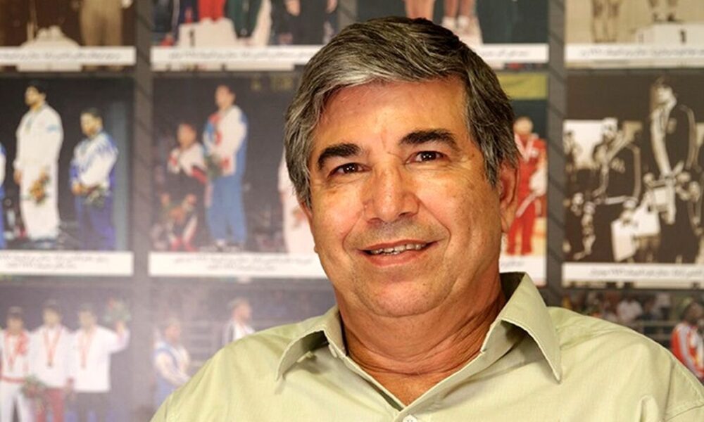 انتقادات تند نراقی، پیشکسوت استقلال: بازیکن ۲ میلیون دلاری چرا نیمکت‌نشین شد؟