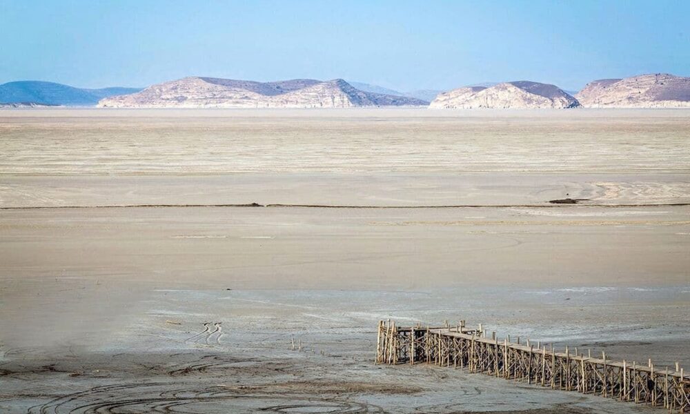 ابرها بر فراز «کویر نمک» ارومیه و «بزرگراه» زاینده‌رود بارور می‌شوند