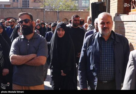 عکس/ حضور زینب سلیمانی در مراسم تشییع محمد کاسبی عکس/ حضور زینب سلیمانی در مراسم تشییع محمد کاسبی