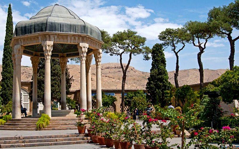 حافظیه شیراز در آستانه فروپاشی است! حافظیه شیراز در آستانه فروپاشی است!