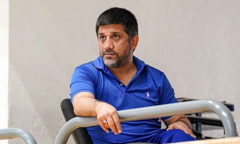 علیرضا دبیر برای سپاه سنگ‌تمام گذاشت