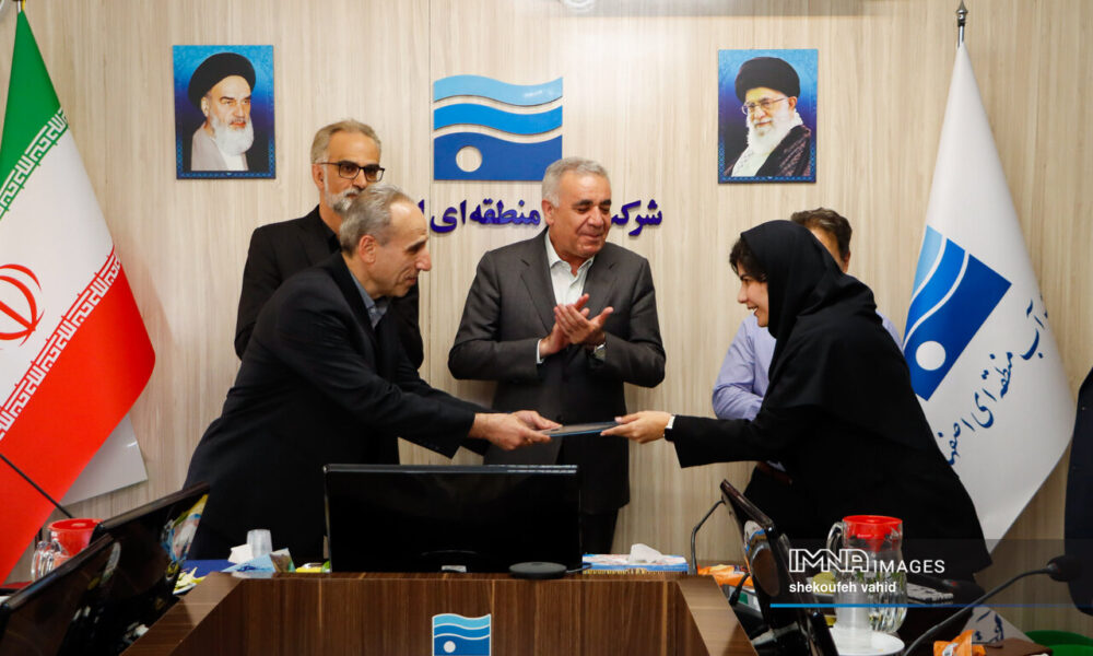 تجلیل از خبرنگاران فعال حوزه آب اصفهان تجلیل از خبرنگاران فعال حوزه آب اصفهان