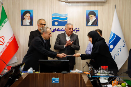 تجلیل از خبرنگاران فعال حوزه آب اصفهان تجلیل از خبرنگاران فعال حوزه آب اصفهان