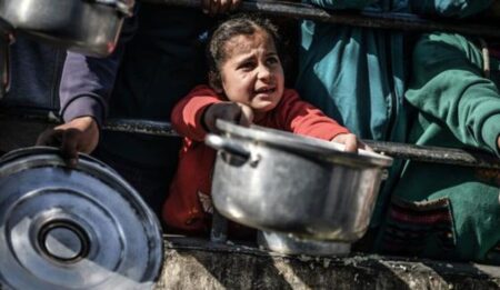 اسرائیل مردم غزه را عمداً گرسنه نگه می‌دارد