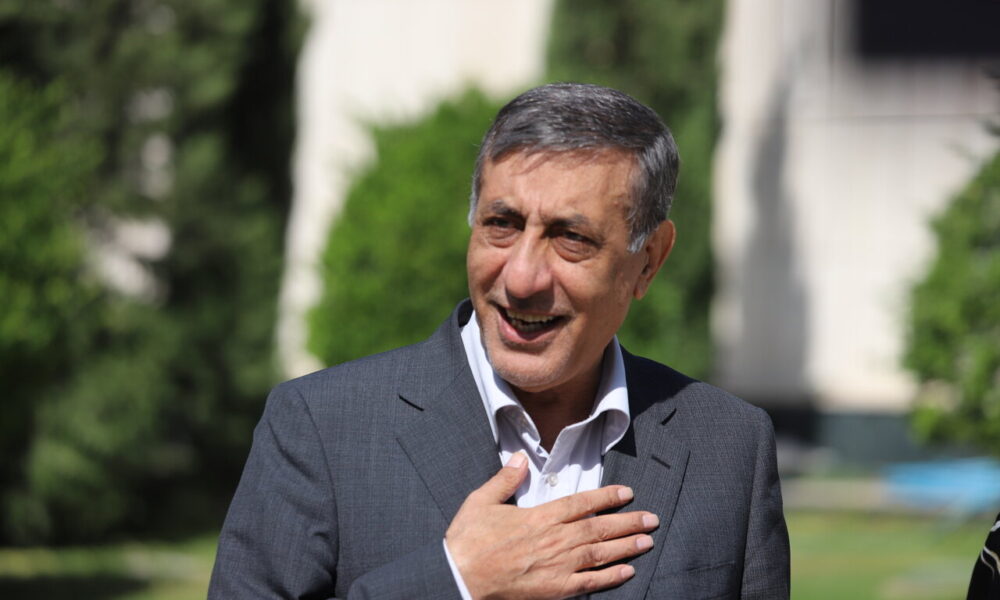 رشد متوازن تولید و تجارت، زمینه‌ساز کنترل تورم / تغییری در قیمت بنزین نداریم