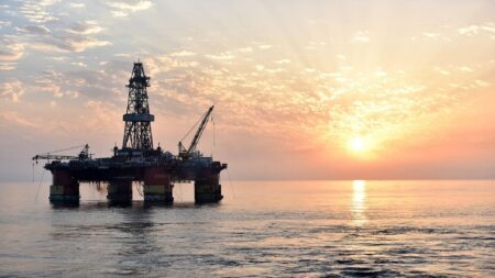 جهان تا سال ۲۰۵۰ به ۱۸ تریلیون دلار سرمایه‌گذاری نفتی نیاز دارد