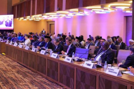 عراقچی در اوگاندا/ تاکید بر اصول بنیادین «عدم تعهد» در فضای تهدیدات جدید جهانی عراقچی در اوگاندا/ تاکید بر اصول بنیادین «عدم تعهد» در فضای تهدیدات جدید جهانی