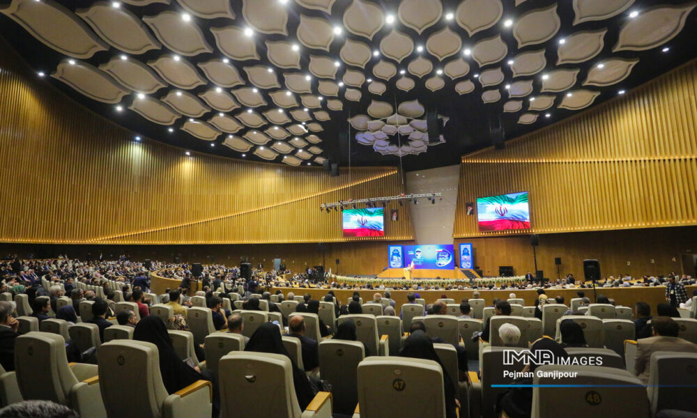 افتتاحیه مسابقات ملی مهارت ایران با حضور رئیس جمهور آغاز شد افتتاحیه مسابقات ملی مهارت ایران با حضور رئیس جمهور آغاز شد